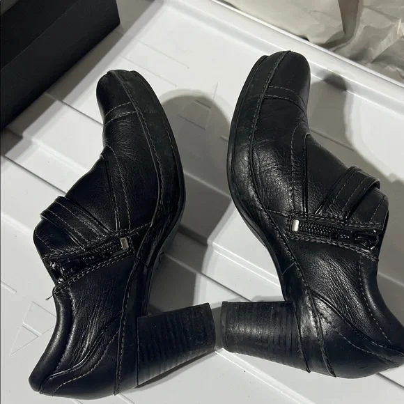 Clarks Black Leather Buckle Heels - Picture 9 of 11